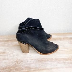 Dolce Vita black leather cut booties 7.5